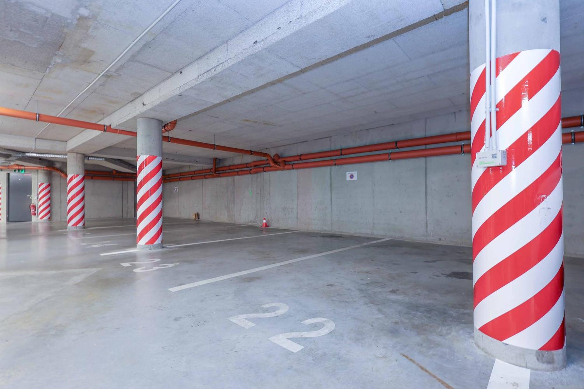Apartamento Adamick Place In City Centre With Free Parking Bratislava Exterior foto